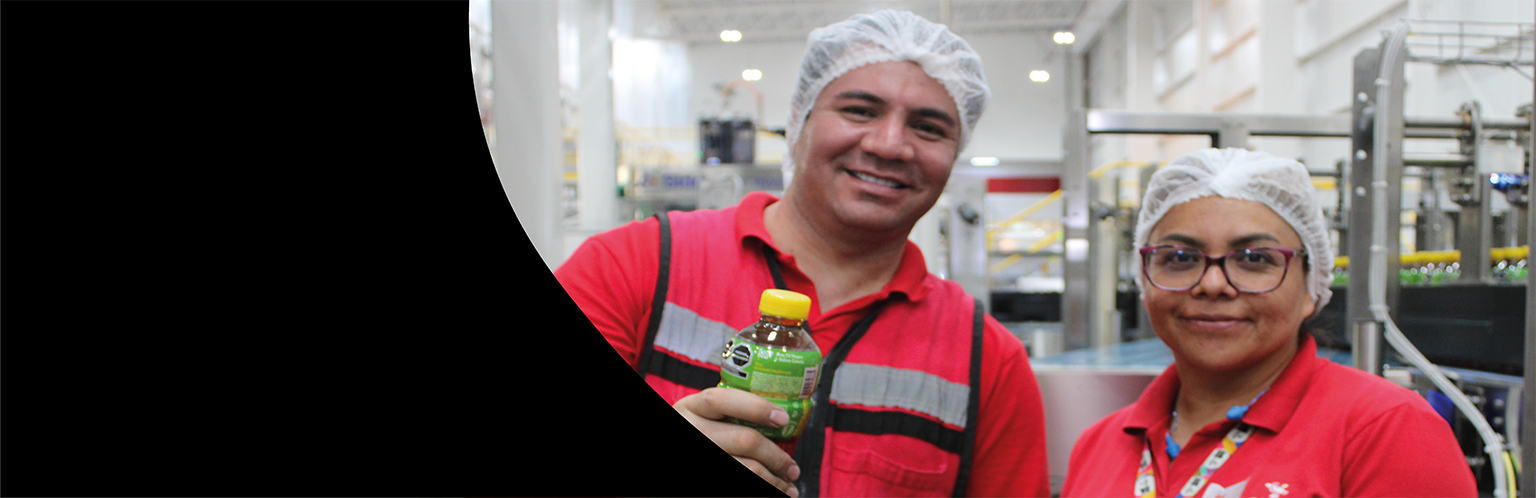 Colaboradores de Jugos del Valle - Santa Clara en la planta